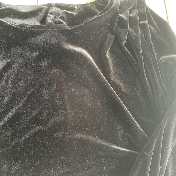 90’s black velvet top, ruched shoulder detail, long sleeves - Picture 11 of 13